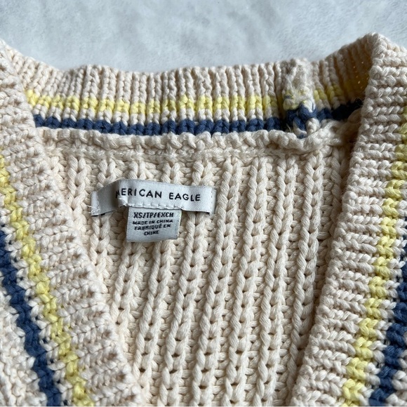 American Eagle Cable Knit Sweater Vest - Picture 3 of 9